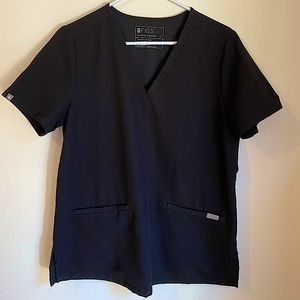 Women’s FIGS Casma 3-Pocket Scrub Top - Medium (Black)